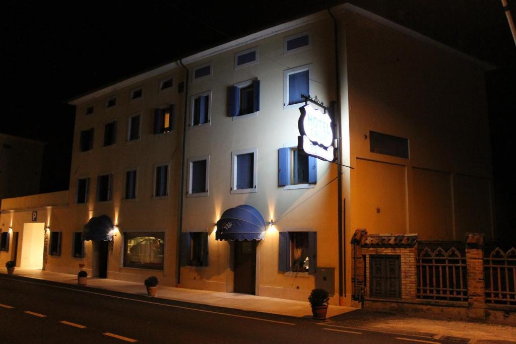 Hotel Calvi-Ristorante Mainor Vittorio Veneto Bagian luar foto